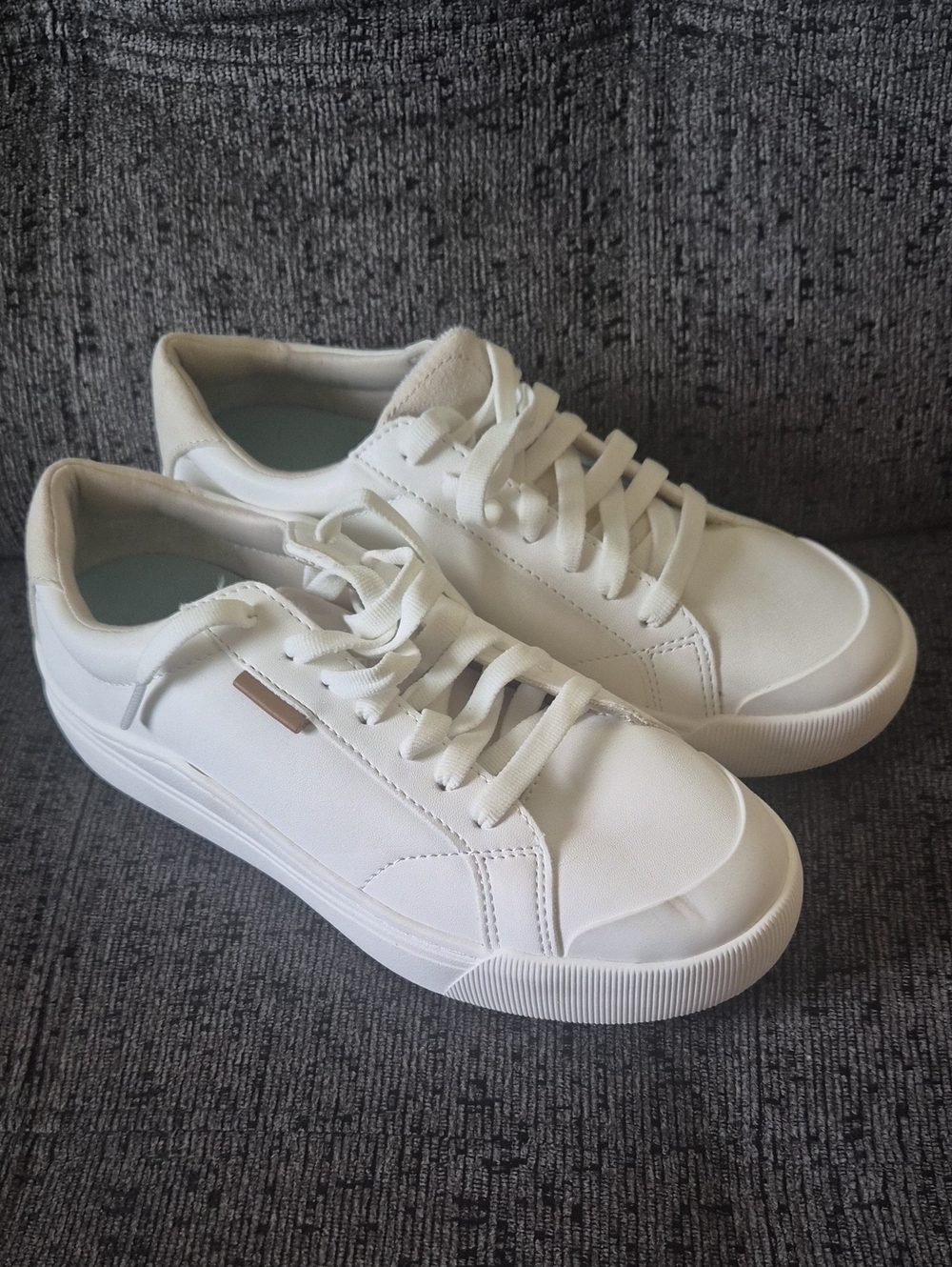 Women's White Low-Top Fashion Sneakers